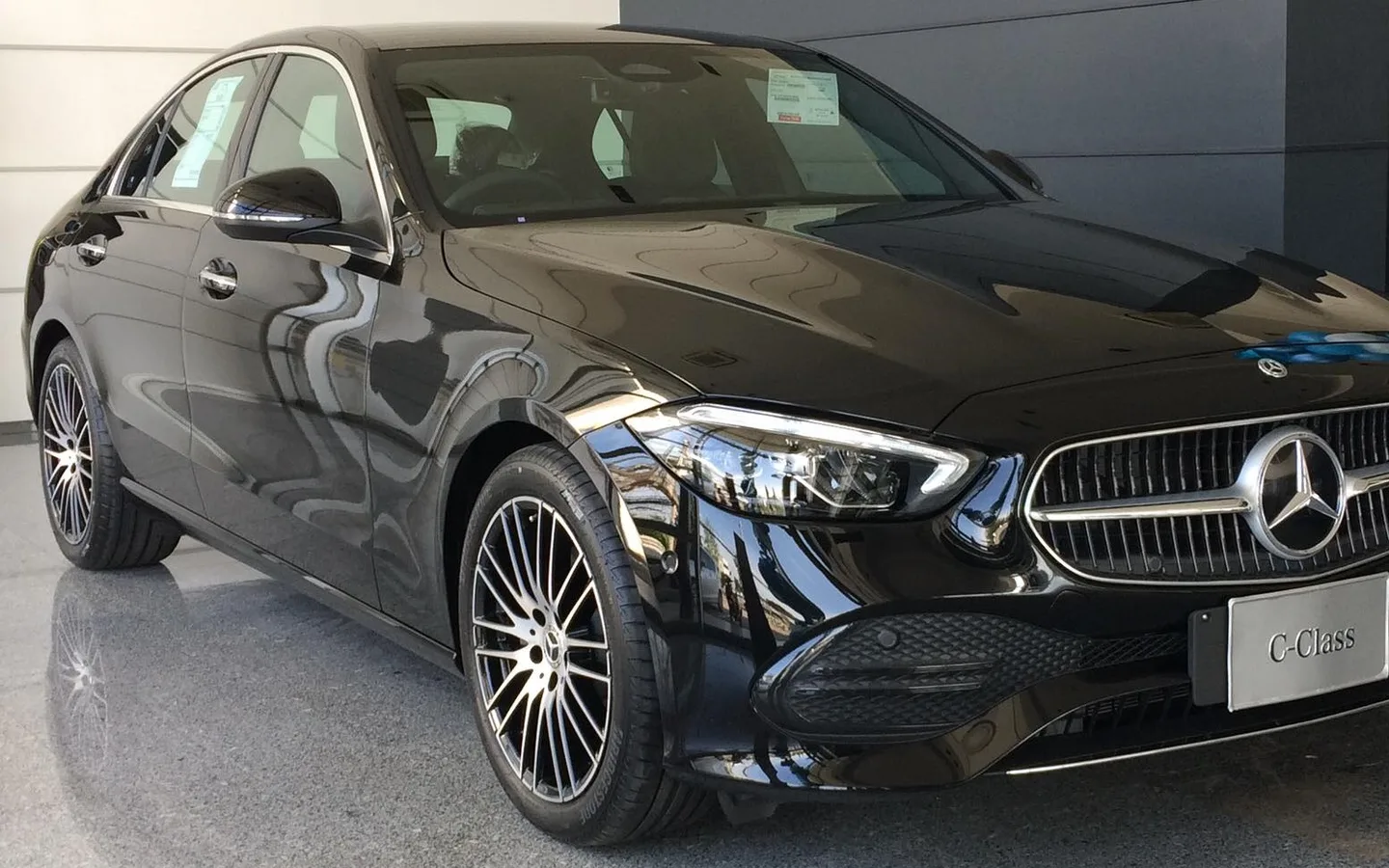 Mercedes-Benz C 300, سيدان