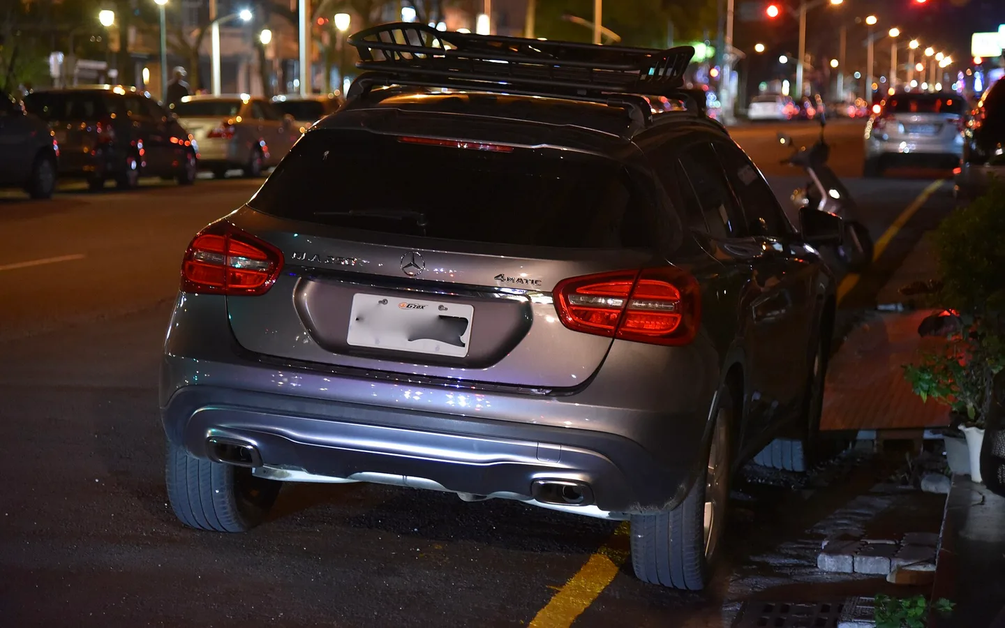 Mercedes-Benz GLA 250, كروس أوفر