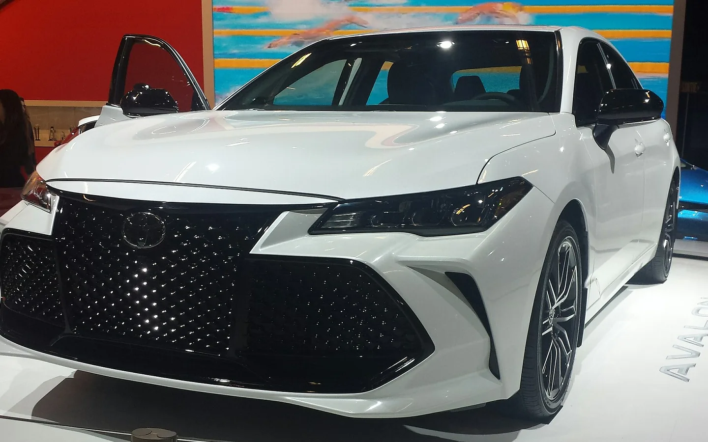 Toyota Avalon, سيدان