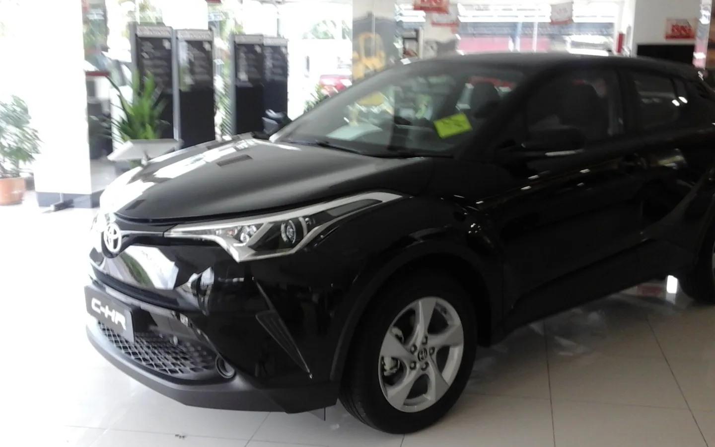 Toyota C-HR, كروس أوفر